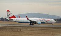 OE-LAY @ LOWW - Austrian Airlines