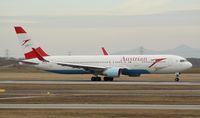 OE-LAW @ LOWW - Austrian Airlines
