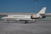 OE-HPH @ VIE - Goldeckflug Falcon 2000