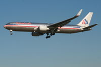 N370AA @ EBBR - Flight AA108 is descending to RWY 25L - by Daniel Vanderauwera