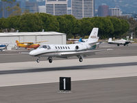 N22UL @ KSMO - N22UL arriving on RWY 21 - by Torsten Hoff