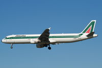 I-BIXF @ EBBR - Flight AZ156 is descending to RWY 25L
