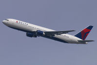 N176DN @ VIE - Delta Airlines Boeing 767-300 - by Thomas Ramgraber-VAP