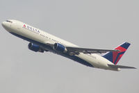 N176DN @ VIE - Delta Air Lines Boeing 767-332(ER)