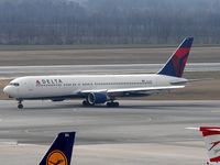 N176DN @ VIE - Enroute JFK-BUD, diverted to VIE d/t mecial - by P. Radosta - www.austrianwings.info