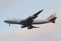 B-18719 @ VIE - China Airlines Cargo Boeing 747-409F(SCD)
