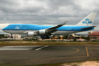 PH-BFB @ SXM - visitor - by Wolfgang Zilske