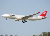 N858NW @ KMSP - Minneapolis International Airport - by Paul Krumrei