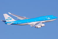 PH-BFS @ IAH - KLM62 departing to AMS