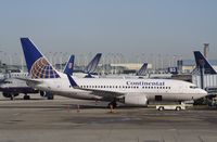 N27724 @ KORD - Boeing 737-700 - by Mark Pasqualino