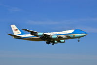 92-9000 @ CID - Final approach, runway 9 - by Glenn E. Chatfield