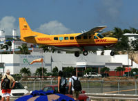 N900HL @ SXM - Over the fence - by Wolfgang Zilske