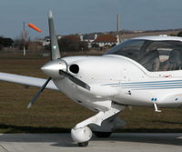 G-CDEK @ EGKA - ONE OF A NUMBER OF DA40D'S AT SHOREHAM - by BIKE PILOT