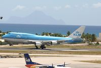 PH-BFB @ TNCM - KLM PH-BFB Landing at TNCM - by Daniel Jef