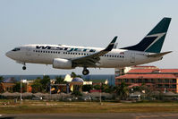 C-FCWJ @ SXM - visitor - by Wolfgang Zilske