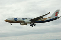 B-6076 @ YVR - Landing at YVR