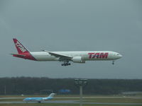 PT-MUA @ EDDF - landing on the 25R @ EDDF