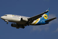 UR-GAW @ VIE - Ukraine International Airlines Boeing 737-5Y0(WL)