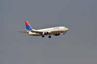 N3765 @ KLAX - Delta Airlines Boeing 737-832, 7R approach KLAX. - by Mark Kalfas