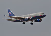 N829UA @ KLAX - United Airlines Airbus A319-131 N829UA, 7R approach KLAX. - by Mark Kalfas
