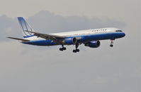 N554UA @ KLAX - United Airlines Boeing 757-222 N554UA, 7R approach KLAX. - by Mark Kalfas