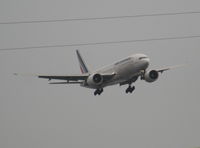 F-GSPE @ KLAX - Air France Boeing 777-228 (ER) F-GSPE, 7L approach KLAX. - by Mark Kalfas