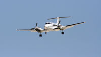 N722TR @ KHOU - B200 short final 30L. - by Darryl Roach