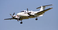 N152RP @ KHOU - B200 short final 30L. - by Darryl Roach