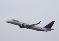 N3762Y @ KLAX - Boeing 737-800 - by Mark Pasqualino