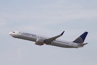 N72405 @ KLAX - Boeing 737-900 - by Mark Pasqualino