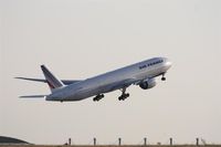 F-GZNA @ LFPG - on take-off at CDG - by juju777