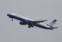 N560UA @ KLAX - Boeing 757-200 - by Mark Pasqualino