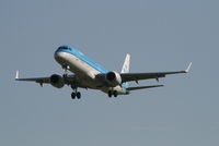 PH-EZP @ EBBR - Arrival of flight KL1723 to RWY 25L