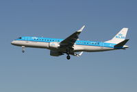PH-EZP @ EBBR - Flight KL1723 is descending to RWY 25L