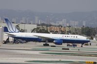 N784UA @ KLAX - Boeing 777-200