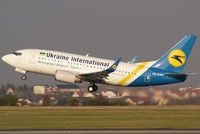 UR-GAW @ VIE - Ukraine International Airlines Boeing 737-5Y0(WL)