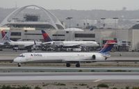 N906DA @ KLAX - MD-90-30 - by Mark Pasqualino