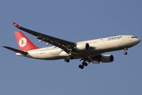 TC-JNA @ VIE - Turkish Airlines Airbus A330-203