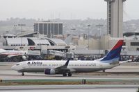 N37700 @ KLAX - Boeing 737-800 - by Mark Pasqualino