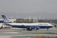 N171UA @ KLAX - Boeing 747-400 - by Mark Pasqualino