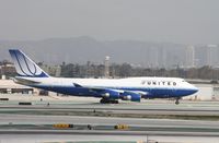 N127UA @ KLAX - Boeing 747-400 - by Mark Pasqualino