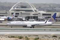 N75425 @ KLAX - Boeing 737-900ER - by Mark Pasqualino