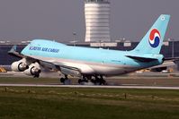 HL7602 @ LOWW - Koean Air Cargo - by Delta Kilo