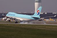 HL7602 @ LOWW - Koean Air Cargo - by Delta Kilo