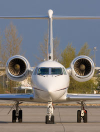 N131SW @ LOWW - -