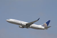 N73270 @ KLAX - Boeing 737-800 - by Mark Pasqualino