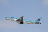 HL7574 @ KLAX - Boeing 777-200ER - by Mark Pasqualino