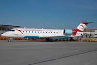 OE-LCR @ VIE - Austrian Arrows Regionaljet