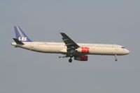 OY-KBK @ EBBR - Flight SK593 is descending to RWY 02