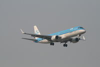 PH-EZG @ EBBR - Arrival of flight KL1723 to RWY 02